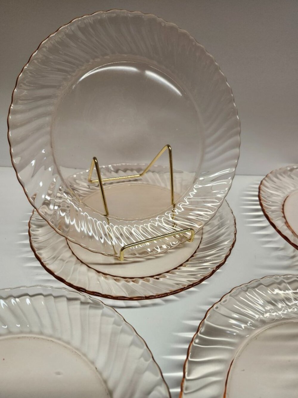 Arcoroc Swirl Rim Pink Glass 7.75" Salad Plates France (8)